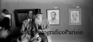 Fondo Studio Troncone, Mostra a Castel Nuovo, Vincenzo Gemito con l’antiquario Cesiano, 1928 Lastra al bromuro d’argento 6x13