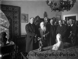 Fondo Giulio Parisio, Vincenzo Gemito con l’Alto Commissario Michele Castelli ed il segretario del P.N.F. Nicola Sansanelli, 1928 Lastra al bromuro d’argento 18x24