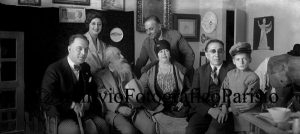 Fondo Studio Troncone, gruppo con Vincenzo Gemito, la figlia Giuseppina, la nipote Anita, il nipote Alessandro De Cristoforo e altri, 1927 Lastra al bromuro d’argento 6x13