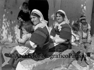 Tutrici e orfanelle di S. Maria Addolorata - (s.d) Lastra al bromuro d’argento 10x15