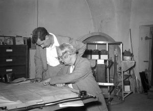 Archivio Fotografico Parisio Fondo Troncone - Auguste Piccard con il figlio Jacques al progetto del Batiscafo Trieste, 1953 Negativo al bromuro d’argento 6x9