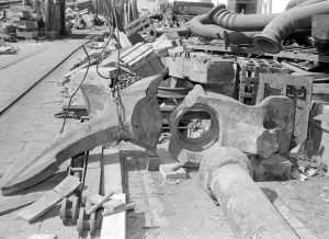 Archivio Fotografico Parisio Fondo Troncone - Cortemaggiore Cisterna Agip: avaria ancore, 1954 Negativo al bromuro d’argento 6x9