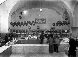 Archivio Fotografico Parisio Fondo Troncone - Befana aziendale, 1953 Negativo al bromuro d’argento 6x9