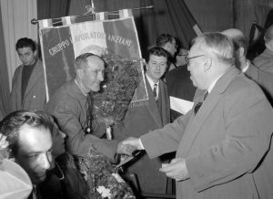 Archivio Fotografico Parisio Fondo Troncone - Premiazione dei lavoratori anziani, 1958 Negativo al bromuro d’argento 6x6