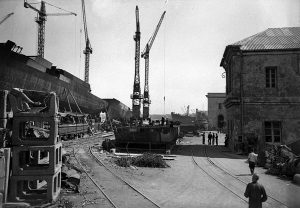 Archivio Fotografico Parisio Fondo Troncone - Ripresa delle attività cantieristiche dopo la guerra, 1944 Negativo al bromuro d’argento 6x9
