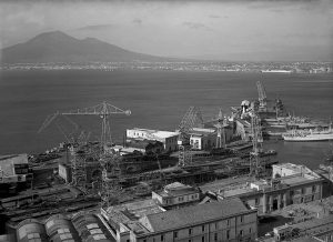 Archivio Fotografico Parisio Fondo Giulio Parisio - Cantieri navali di Castellammare, 1954 ca. Lastra al bromuro d’argento 13x18